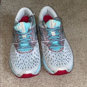 brooks running shoes